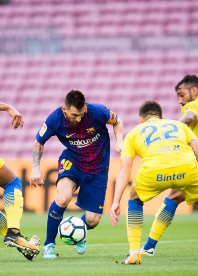 ميسي سجل ثنائية لفريق برشلونة في مرمى لاس بالماس