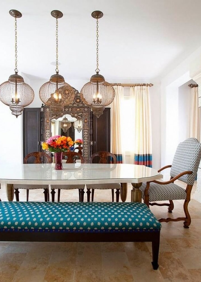 ترتيب السفرة بإكسسوارات ذات تصميم عربي