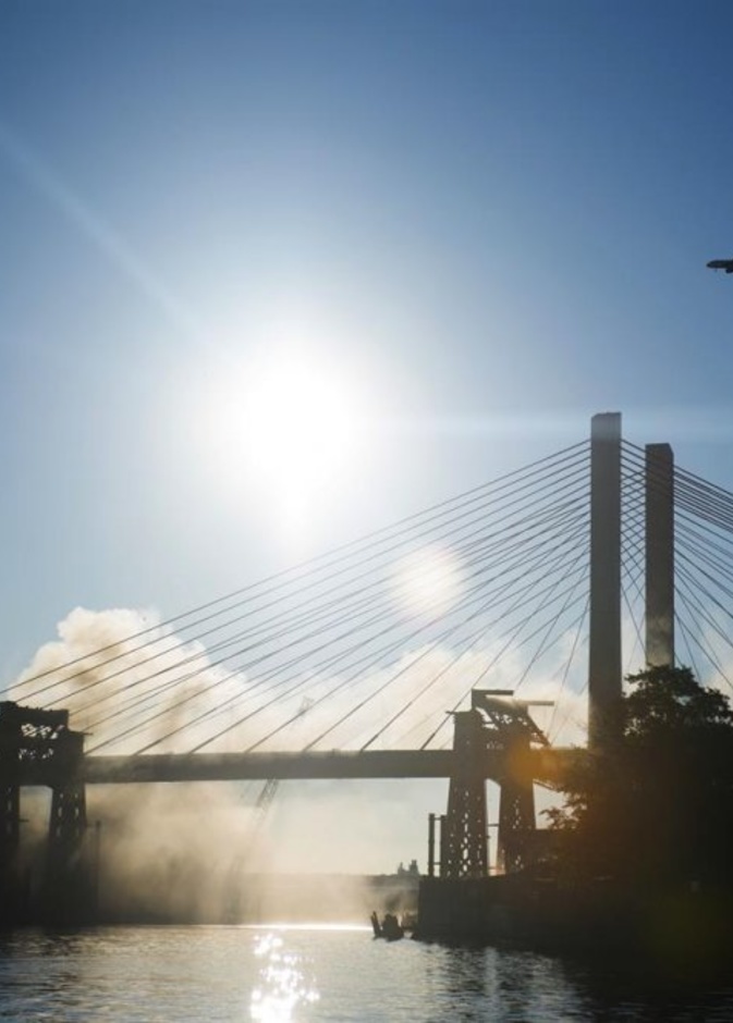 هدم جسر كوزيوسكو الرابط بين بروكلين و كوينز في نيويورك