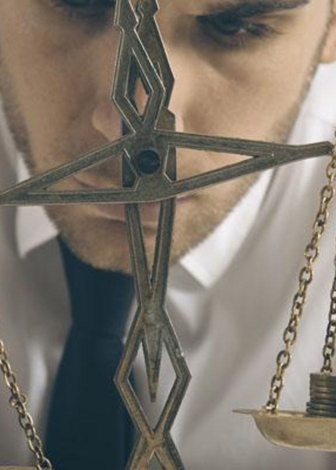 هو شخص رومانسي لكن لا يحبّ الروتين