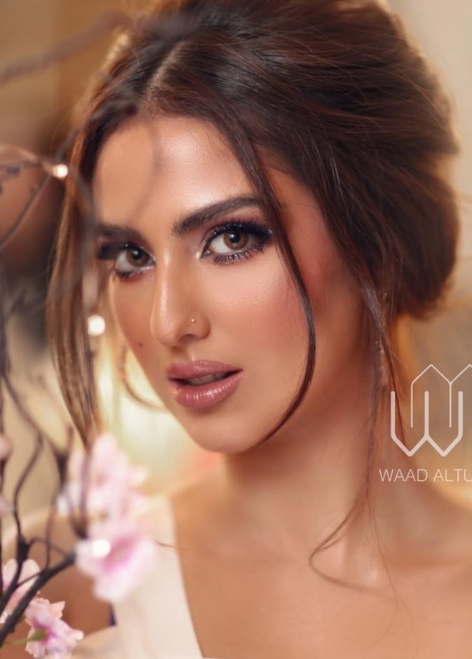 مكياج وردي للدكتورة خلود من ايات اليحي