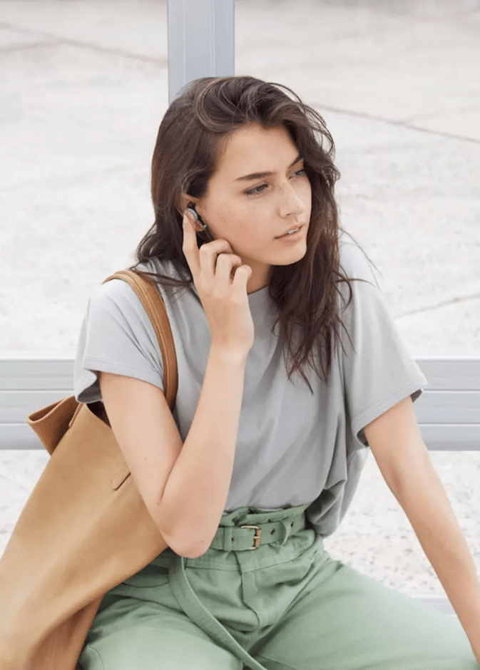 سماعات جوجل الثورية تترجم 40 لغة بشكل فوري