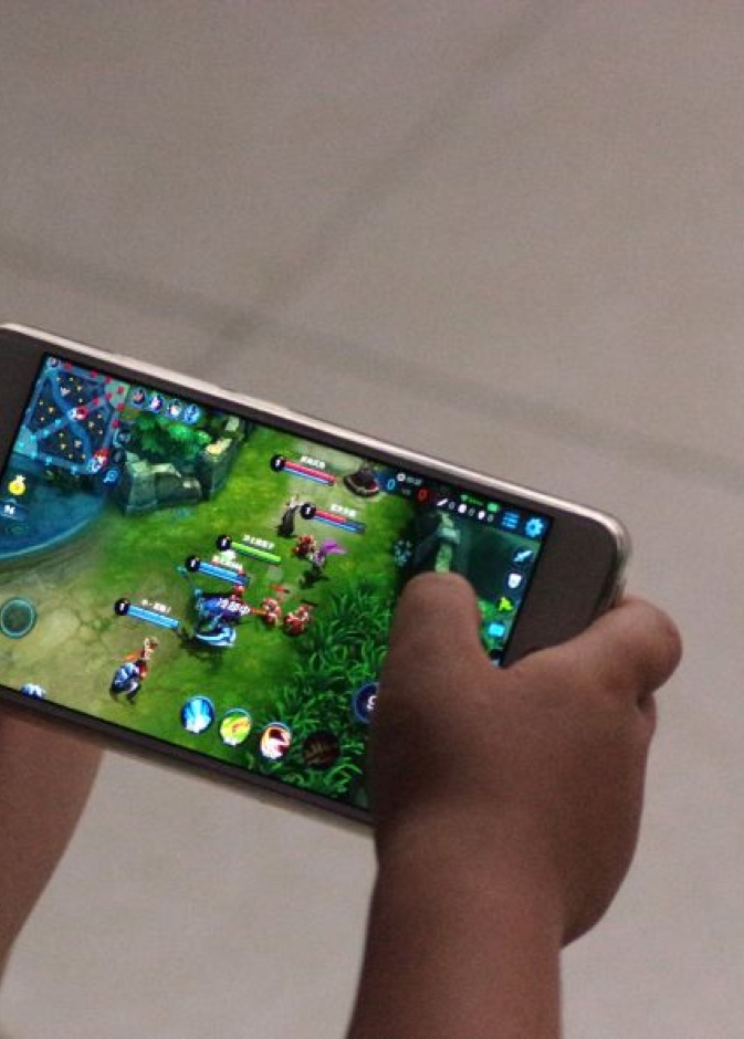 الفتاة لعبت لمدة زمنية طويلة دون توقف