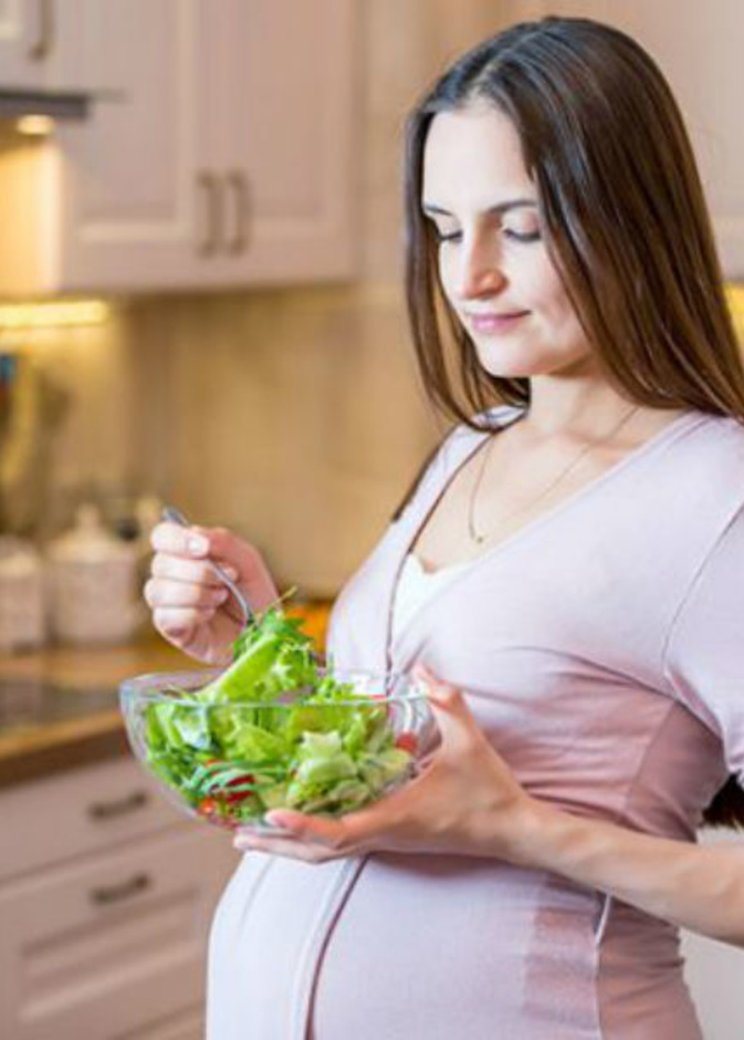 يستعان بالغذاء الصحي لمد جسم الحامل بالفيتامينات الاساسية