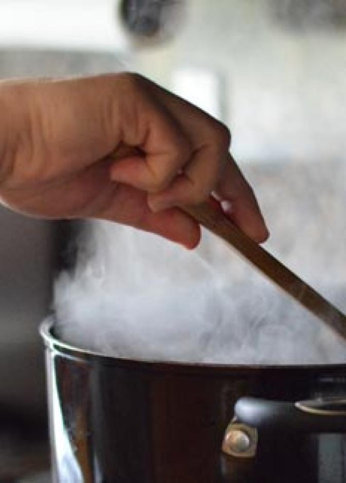 لص يعد طعامه في مطعم سرقه مرتين