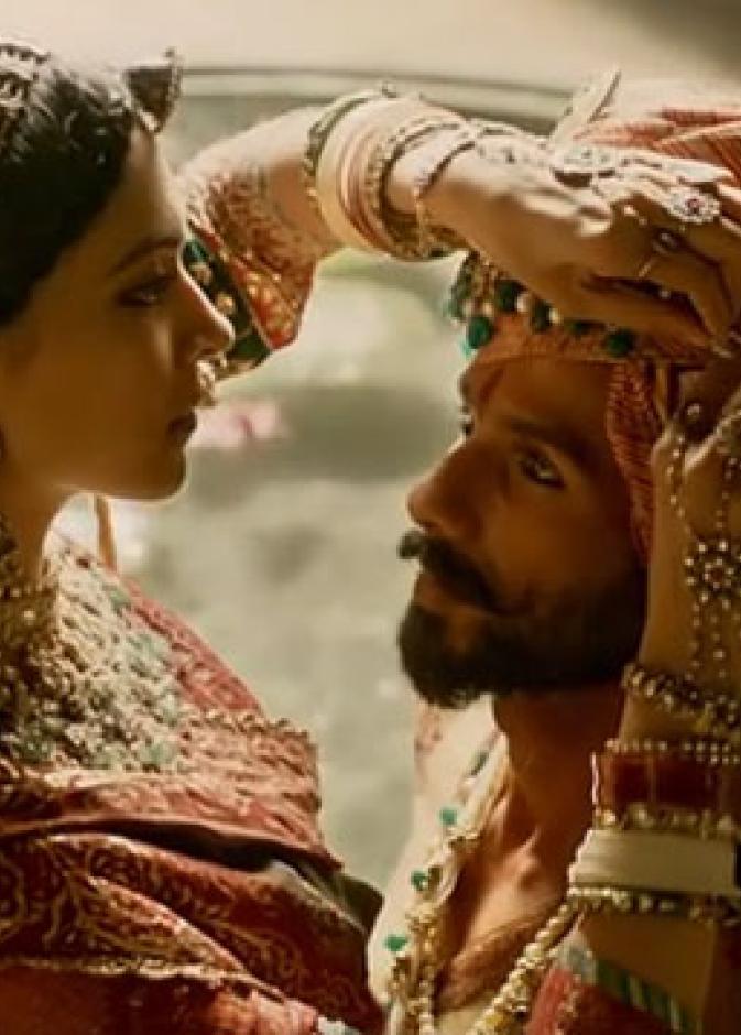 إطلالات ملكية رائعة للنجمة ديبيكا بادوكون