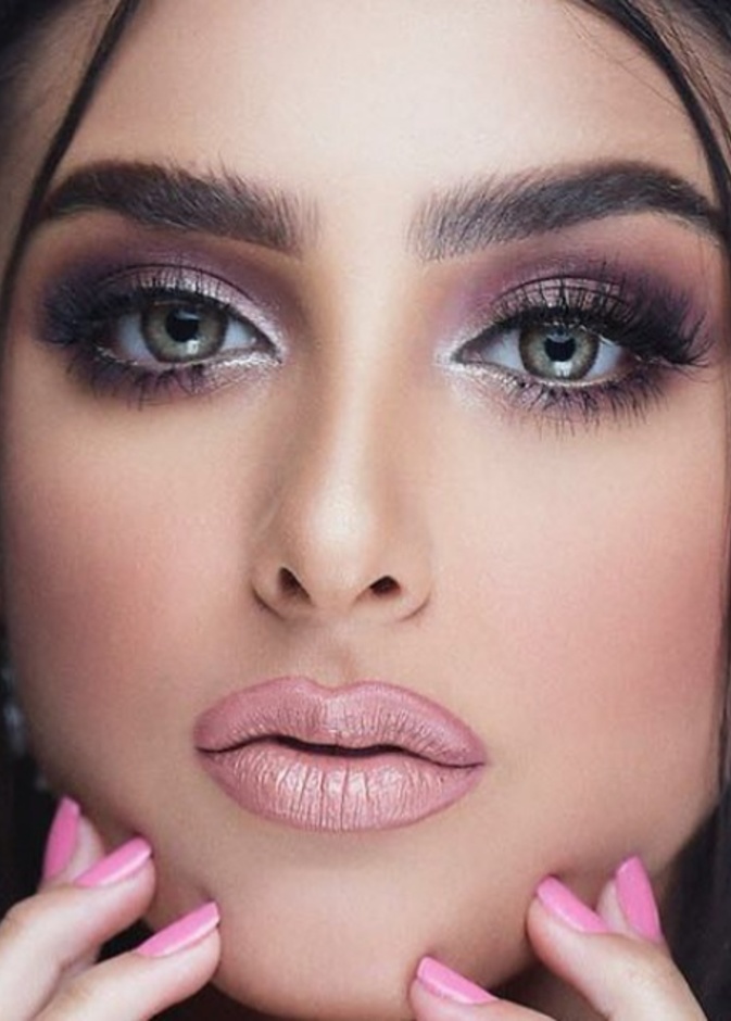 مكياج ناعم للعروس مع رسمة الكحل الجميلة