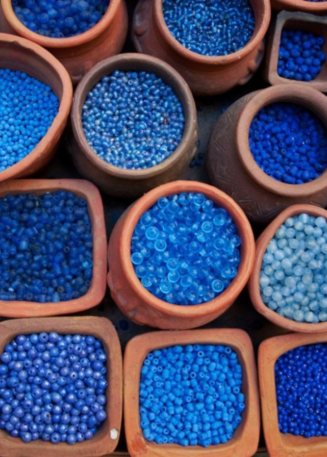 اللون الازرق يشفي العقل ويساعد على الاسترخاء كما يساهم على رفع الامال والاحلام