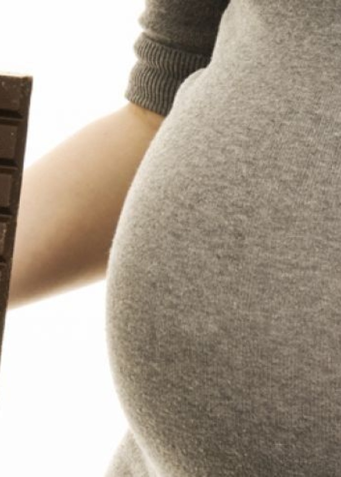 مخاطر الافراط في تناول السكريات اثناء الحمل