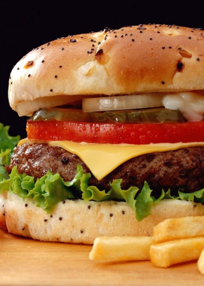 الهمبرجر ضمن اطعمة ينصح بتجنبها اثناء الخضوع للعلاج الكيميائي لعلاج سرطان الثدي