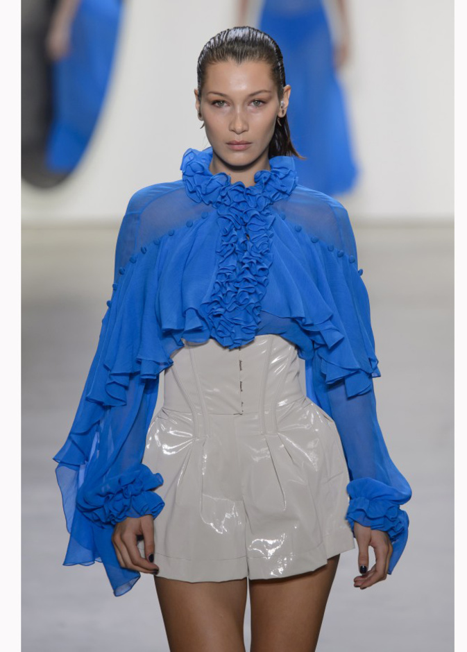 بلوزة شيفون مفرّشة من امبوريو ارماني