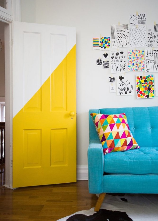 باب مودرن يتألق باللون الأحمر