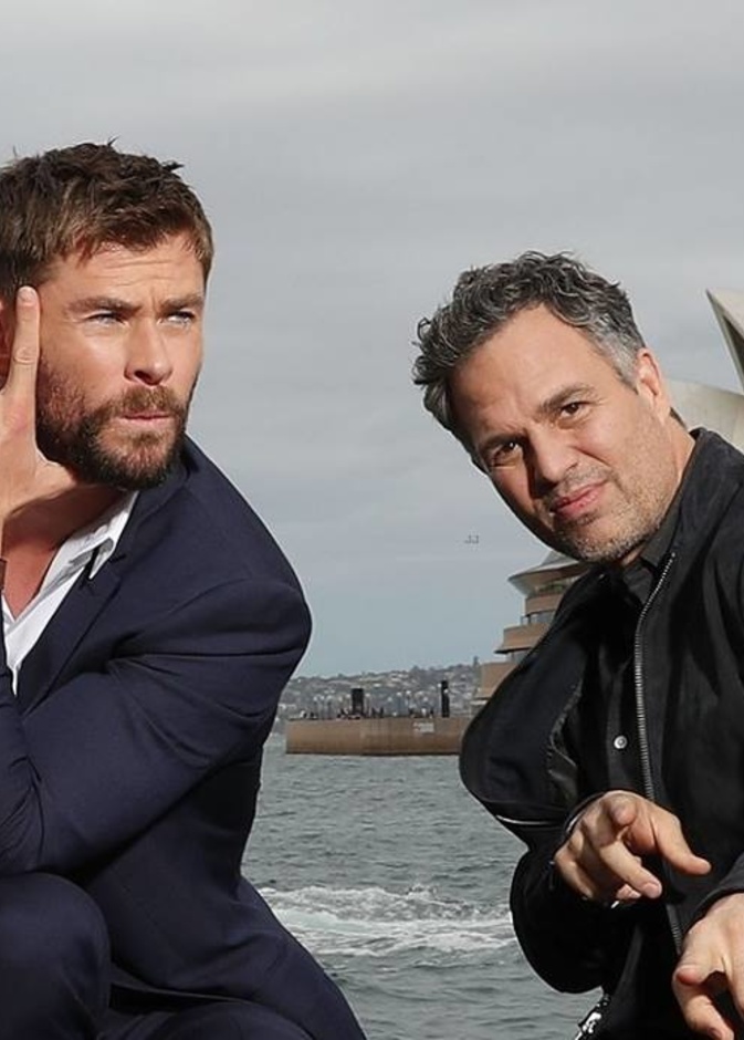 كريس هيمسورث و مارك روفالو بصورة طريفة أثناء التحضيرات لفيلم Thor