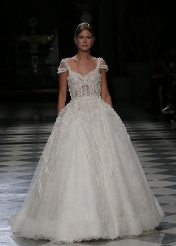 فستان من يولان كريس بقماش الشيفون