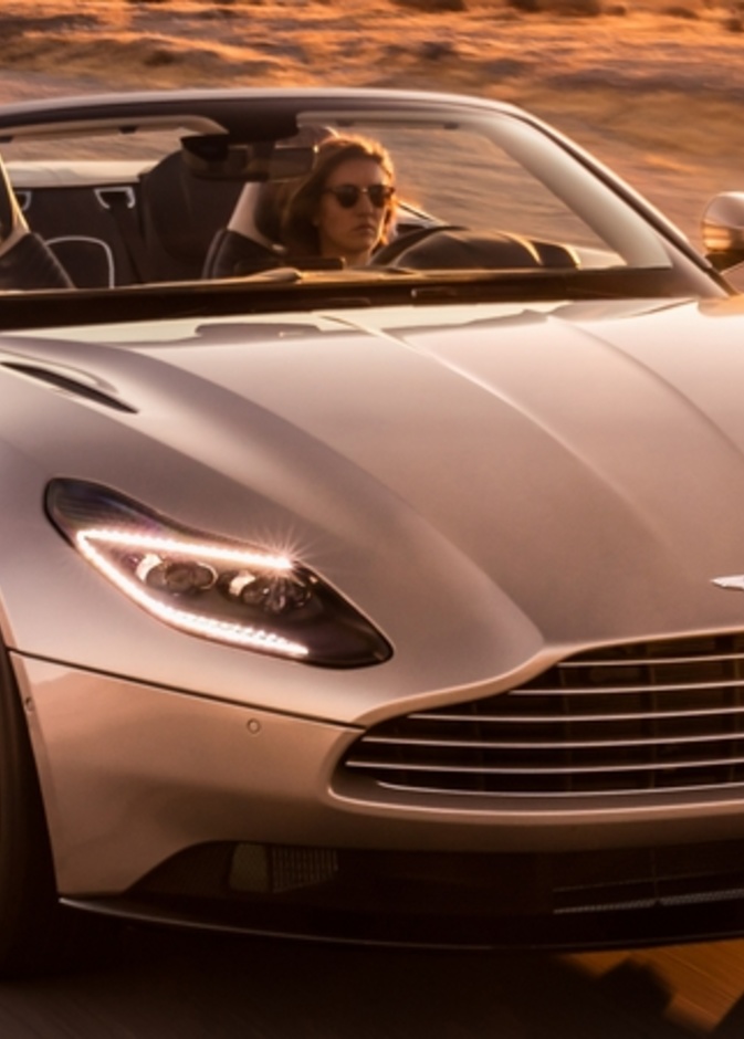 سقف سيارة أستون مارتن قابل للطي