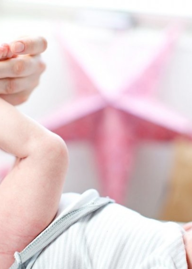 الإمتناع عن استخدام المناديل المبللة واستبدالها بالماء الدافئ والقطن الطبي