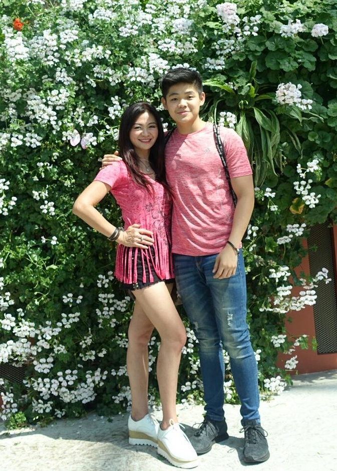 أسباب شباب بوسبا ديوي رغم بلوغها الخمسين