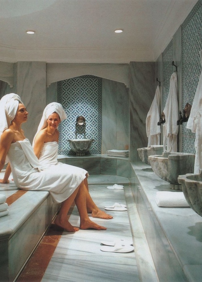 يعمل الحمام التركي على تنعيم وتعطير البشرة