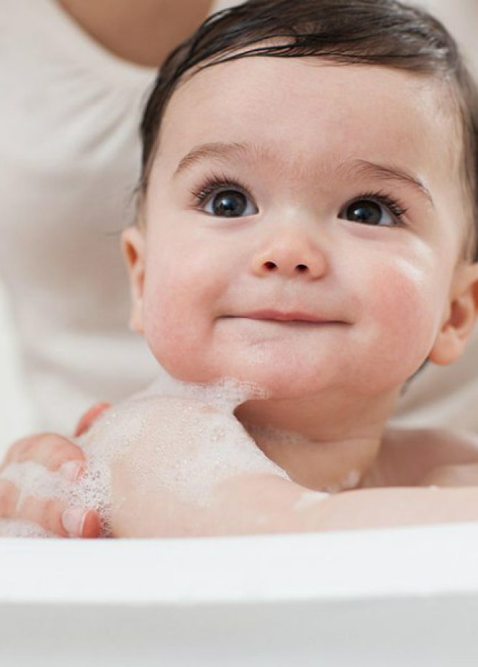 يجب غسل الملابس و المناشف الجديدة قبل استعمالها على بشرة لاطفل