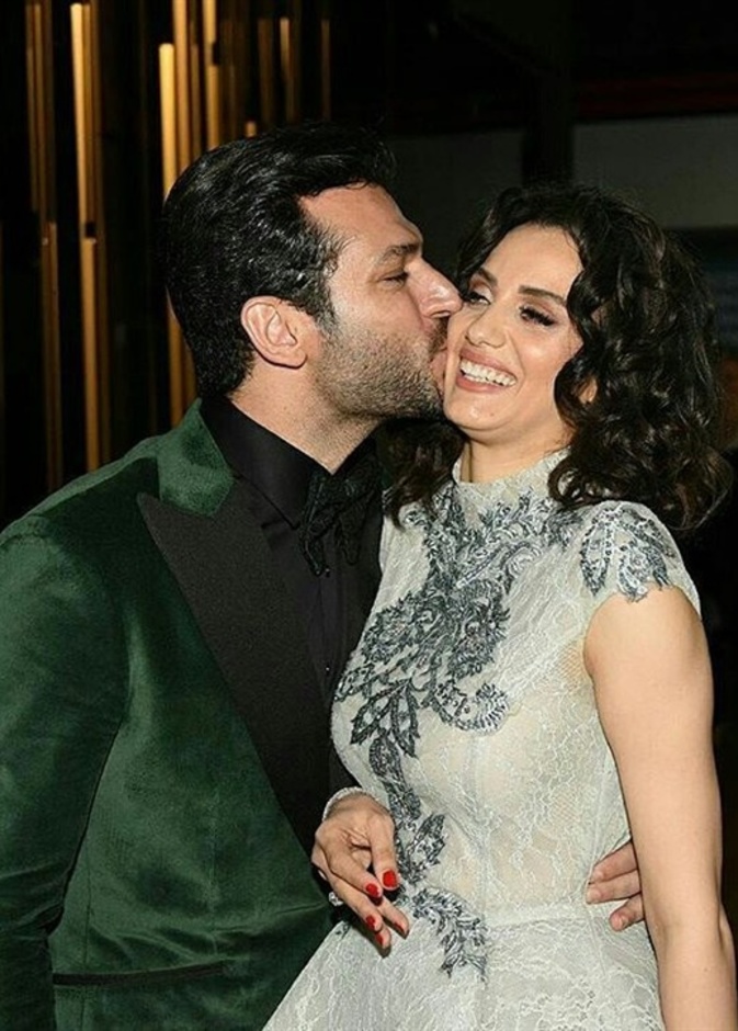 مراد يلدريم وزوجته