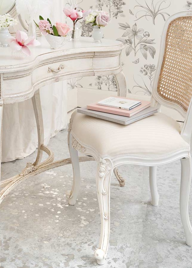 اللون الوردي مثالي لغرف النوم الرومانسية