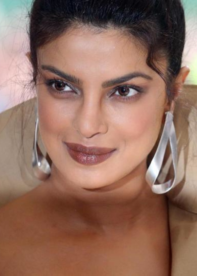 بريانكا تشوبرا تهاجم النادي الحصري للرجال