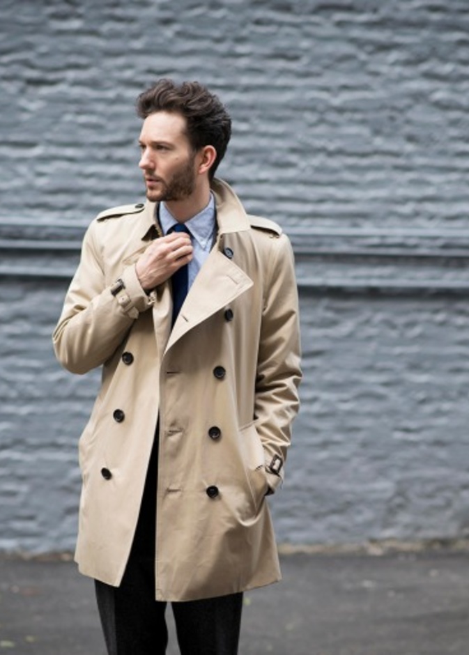 في اطلالاتك الأنيقة نسّق معاطف الترينشكوت مع البدلات بالقصّات الراقية