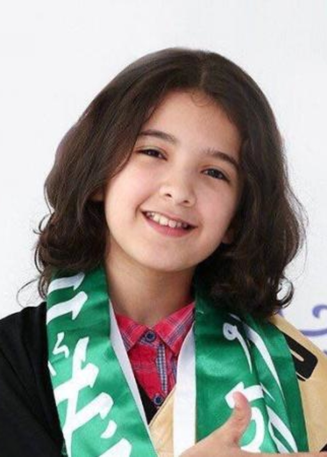 جانب من استقبال الطالبة شذا في المطار