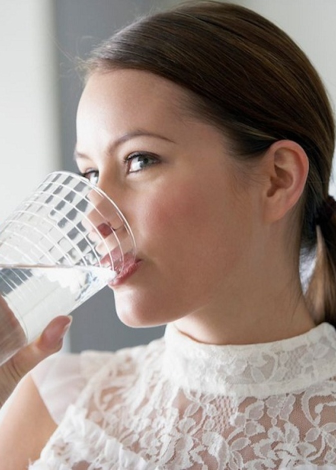 فوائد شرب الماء لبشرة العروس