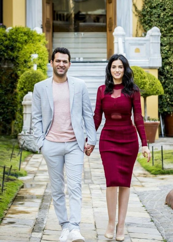 مراد يلدريم وزوجته