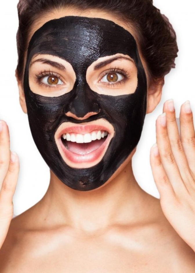 ماسك الفحم للبشرة الدهنية قبل الزفاف