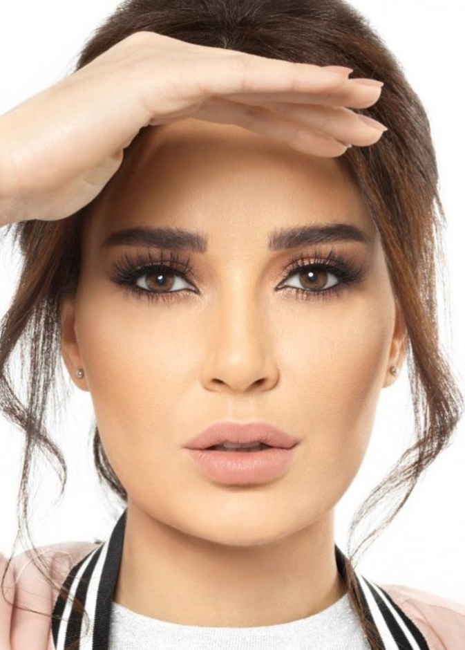 مكياج عيون برونزي لشتاء 2018