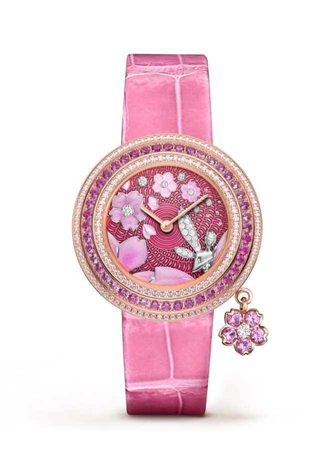 ساعة بولغاري من الذهب والماس والجلد.