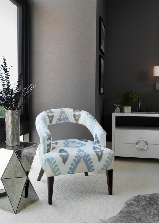 طاولات جانبية من الزجاج