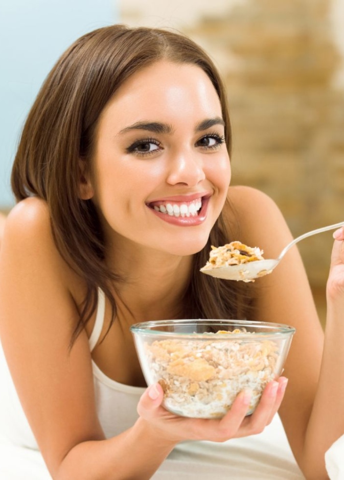 تناول وجبات صغيرة ومنظمة كل أربع ساعات لاحراق وحدات حرارية بشكل اسرع