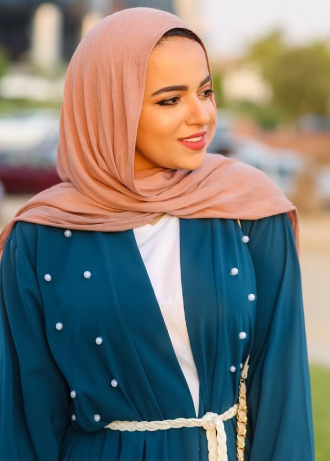 لبس الاسكارف للمحجبات مع اسدال الوشاح من جهة واحدة بأسلوب دينا طوكيو