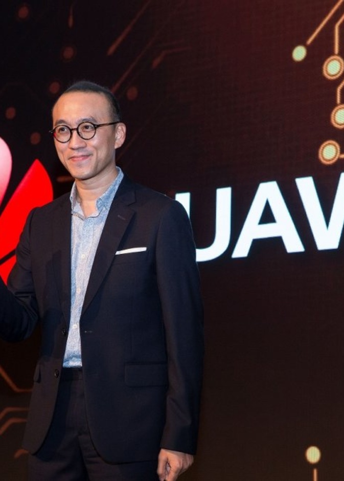 كليمانت وونج رئيس التسويق العالمي للمنتجات مجموعة هواوي لاعمال المستهلكين في فعالية إطلاق هواوي مايت 10 في دبي