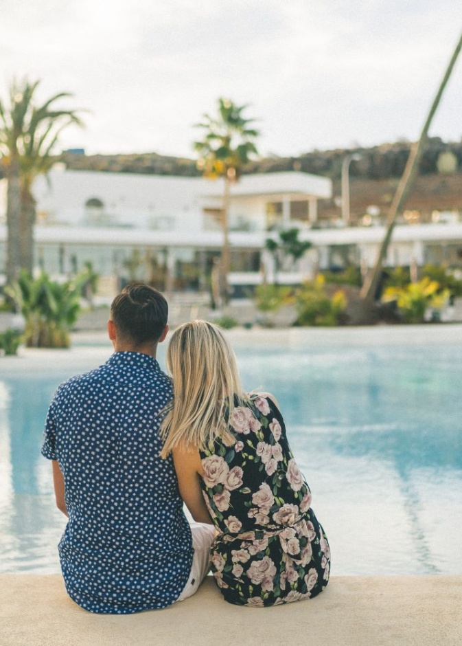 شواطئ جزر الكناري تنعش العرسان بنسائم المحيط الاطلسي