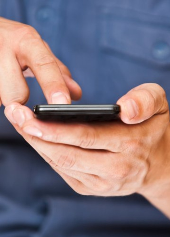 هاتفك الذكي جاسوس صغير في جيبك