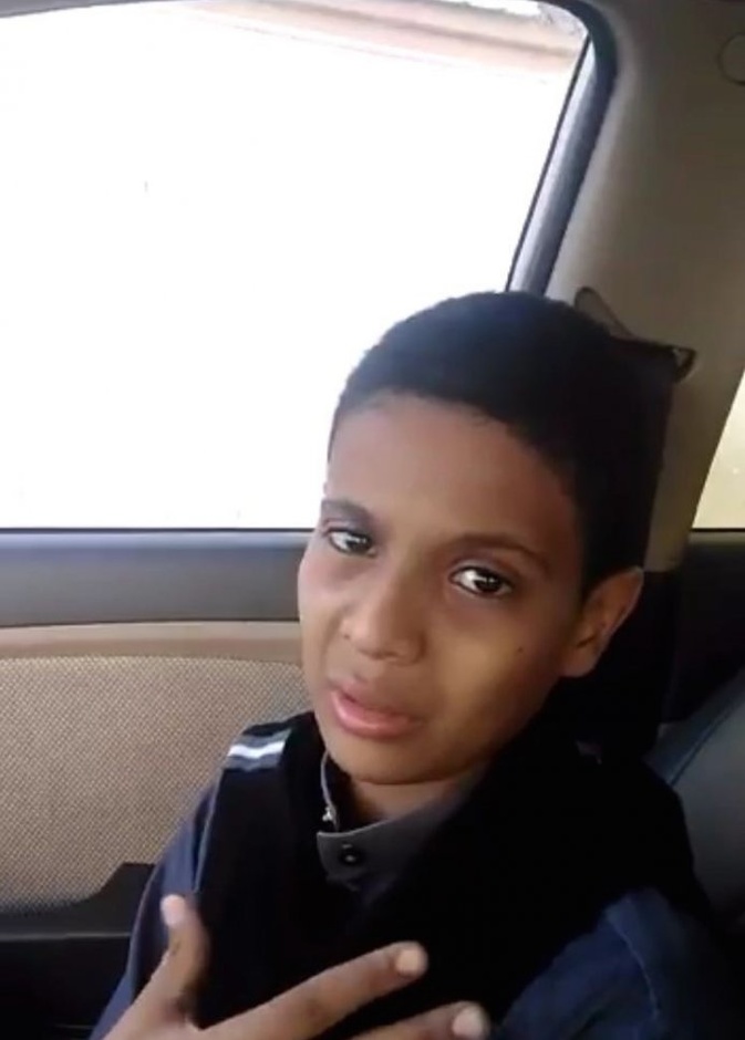طفل خميس مشيط المعنف يثير المجتمع السعودي