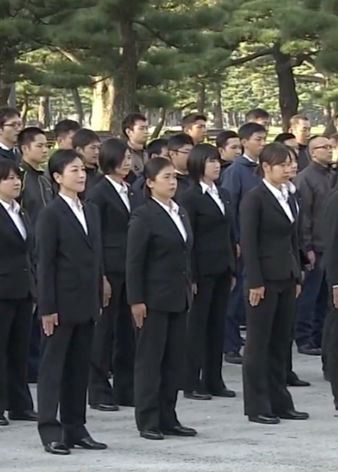 ميلانيا ترامب تحت حراسة أنيقات اليابان