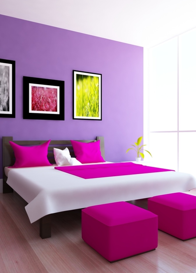 ادخال اللون الروز الى الوسائد والاكسسوارات.