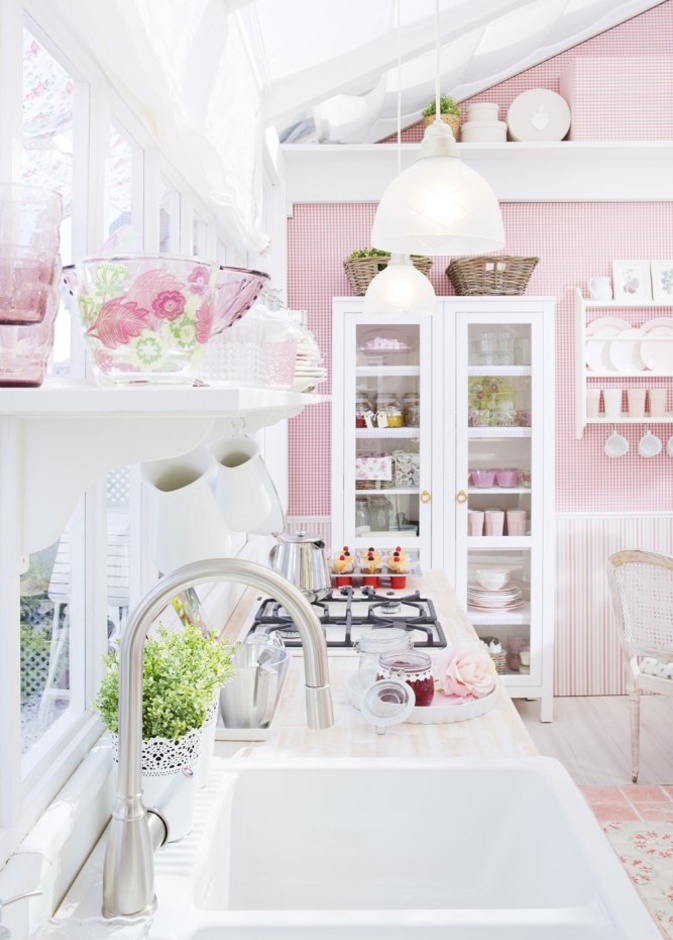 تصميم رائع و جذاب للخشب مع الزهري الباستيل في ديكور المطبخ.