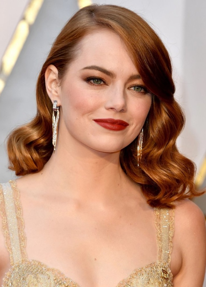 إيما ستون ترتدي أقراط تيفاني في حفل الأوسكار 2017 