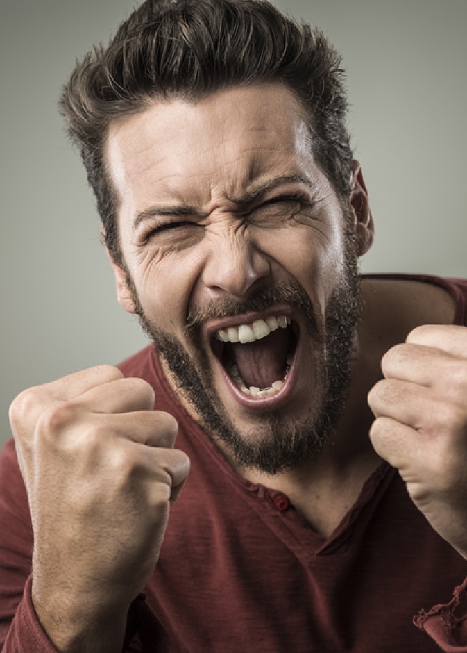 الغيرة من ابرز العيوب التي تؤثر سلباً على علاقات العقرب العاطفية