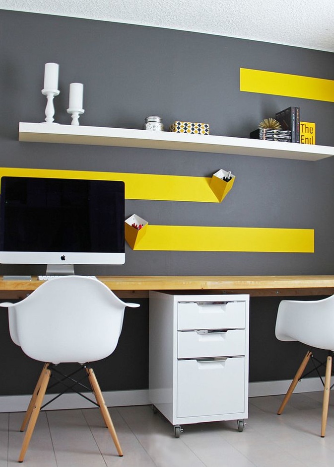 غرفة شباب تختار الديكور البسيط لطاولة المكتب