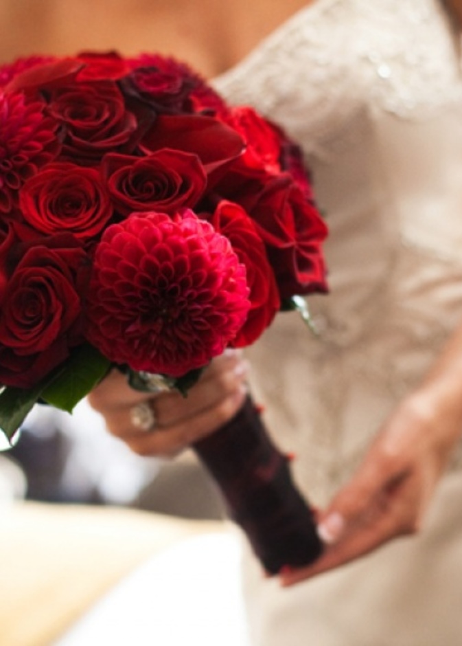 مسكة ورد احمر واخضر