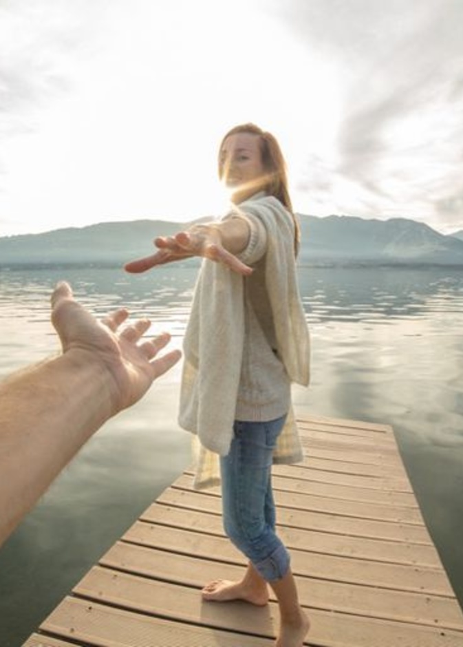 العلاقة بين رجل العقرب والمرأة العقرب مستقرة وهادئة ويسعيان لتأسيس عائلة سعيدة