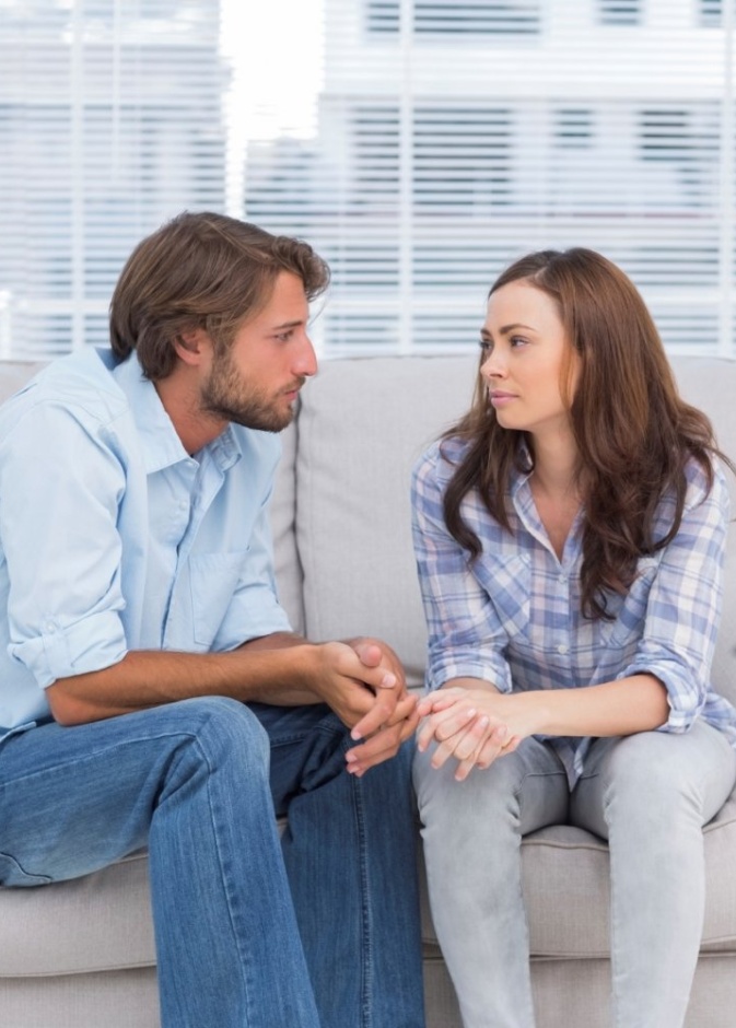 شجعيه على الكلام معك والبوح بما يدور في مكنونات صدره