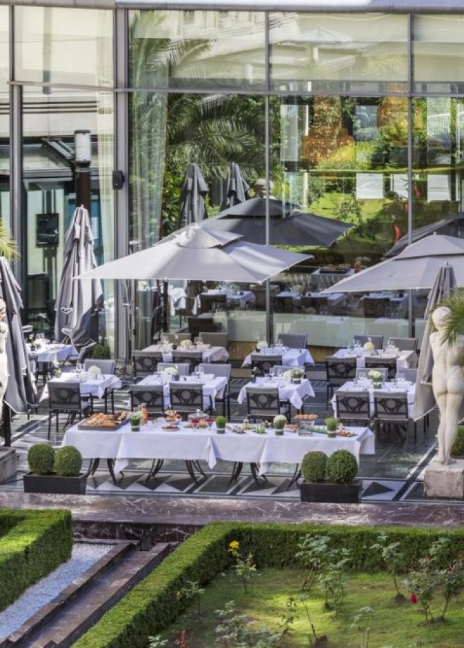 من دو كوليكسيونير آرك دو تريومف